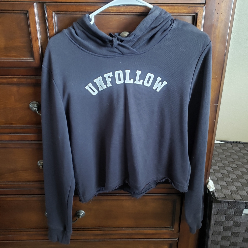 New "Unfollow" cropped sweatshirt.